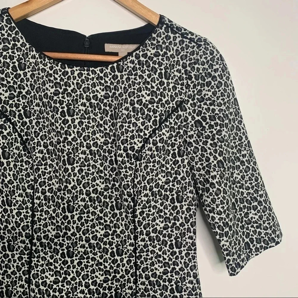 Banana Republic Black Gray Animal Print Fitted Dress Size 4 - Picture 2 of 9